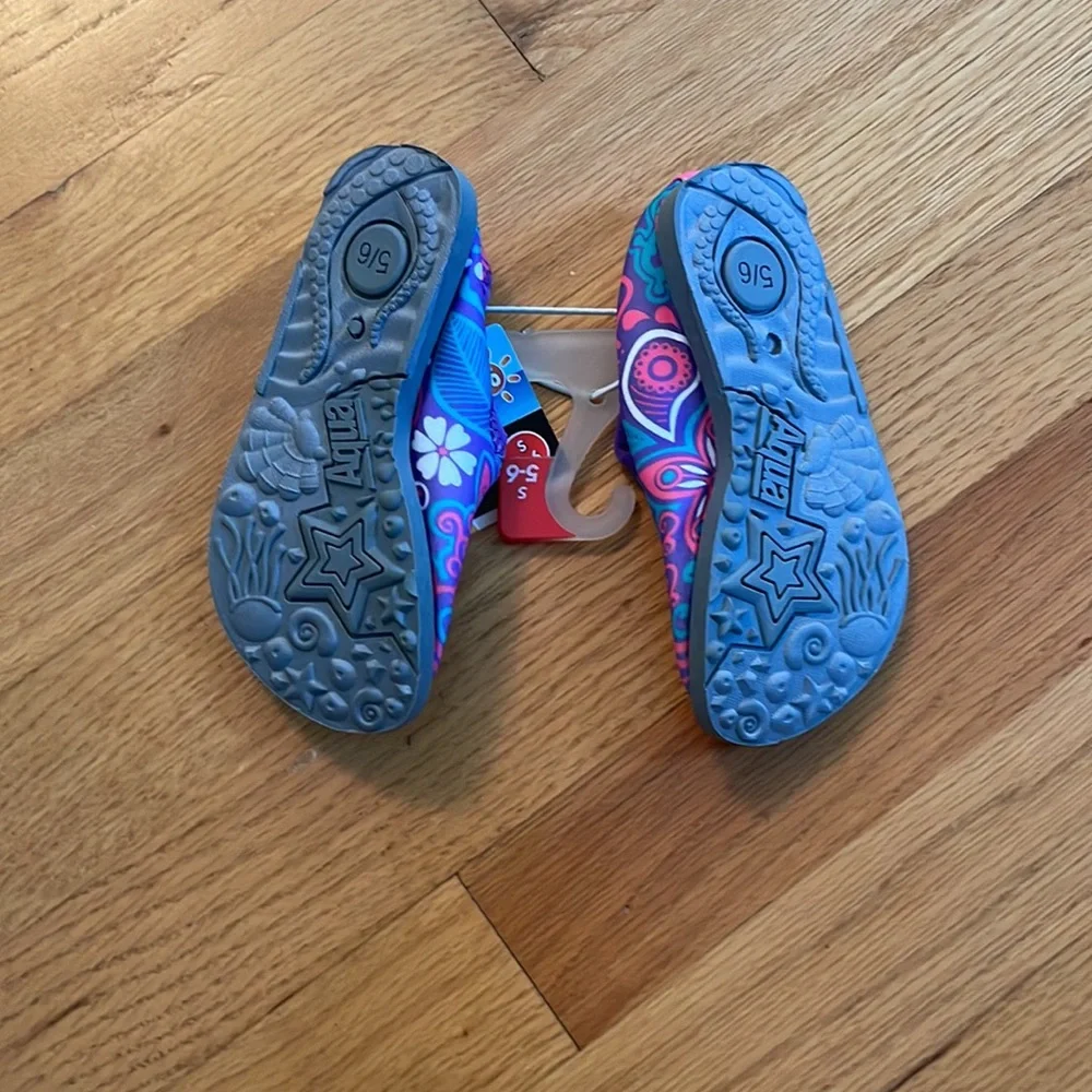 Water shoes with UVF 50 girls size S (5-6), NWT
